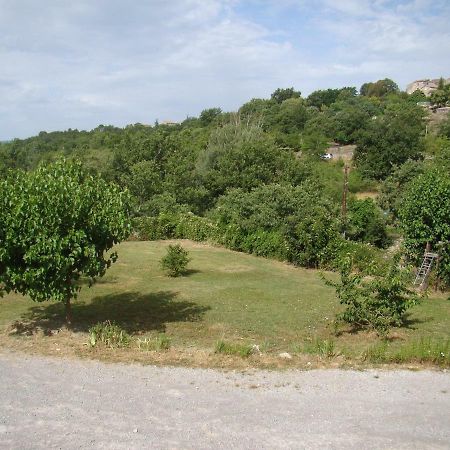 Appartement / Gite Les Papillons Lablachère Esterno foto